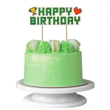 Torto dekoracija „Game On – Happy Birthday“ – žaidimų tematikos torto smeigtukas, 14,5 cm Torto dekoracija „Game On – Happy Birthday“ – žaidimų tematikos torto smeigtukas, 14,5 cm